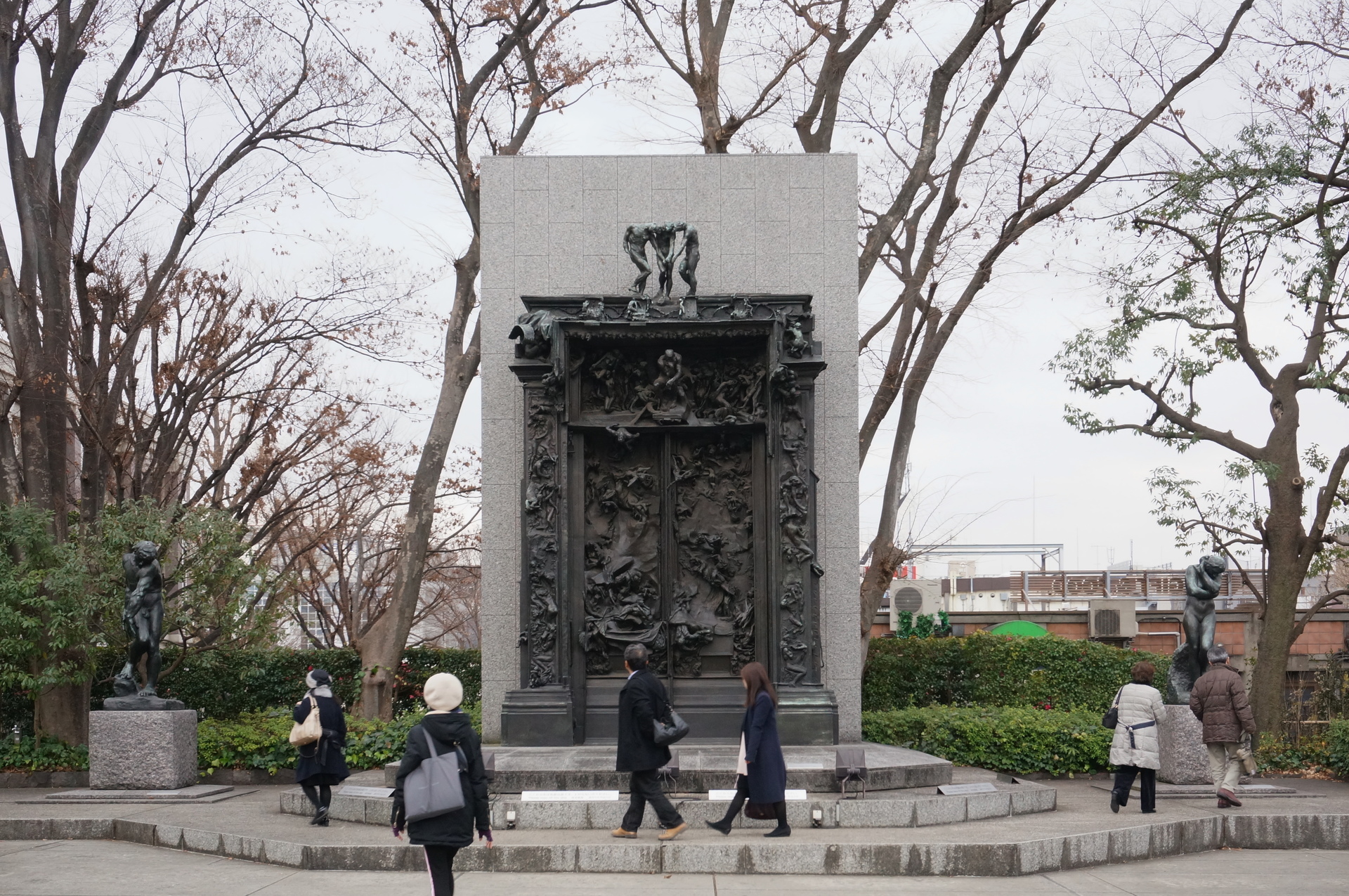 国立西洋美術館の前庭の彫刻 Ogu S Blog かずさ便り ちょっとだけpcの話も